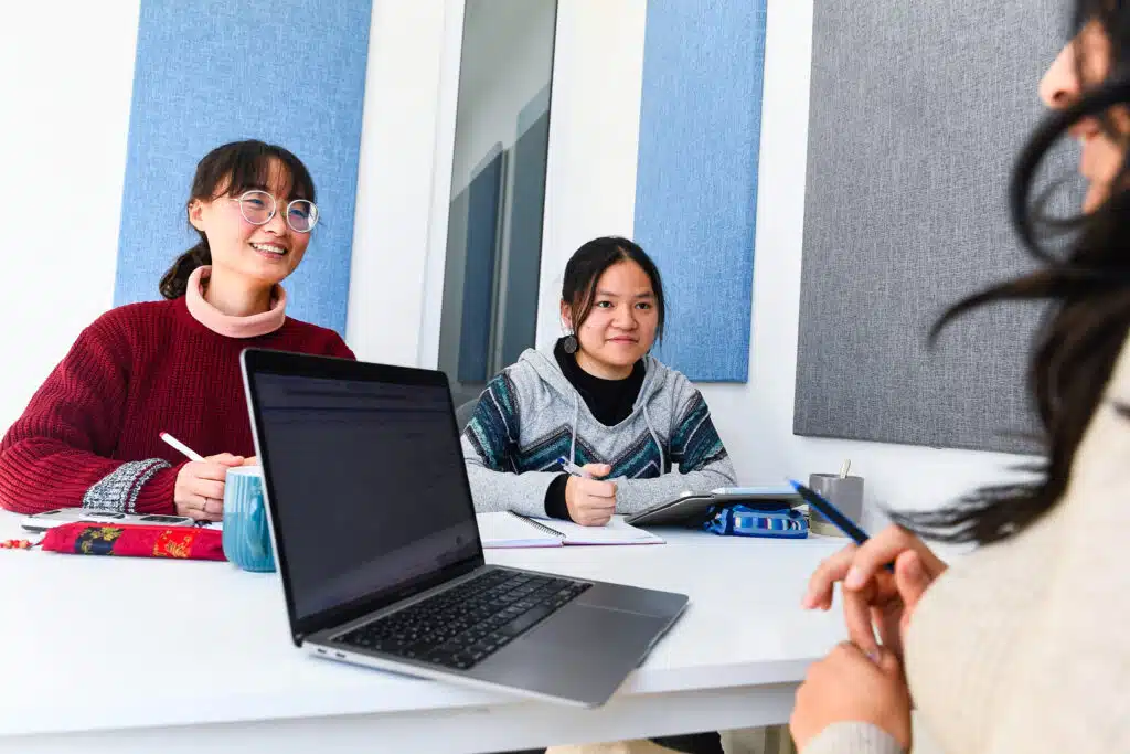 People from Asian cultures learning Arabic in Jordan