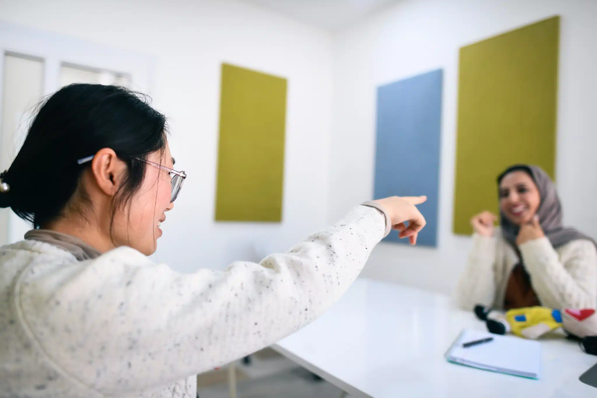 A photo of an Arabic learning session in Amman at Shababeek