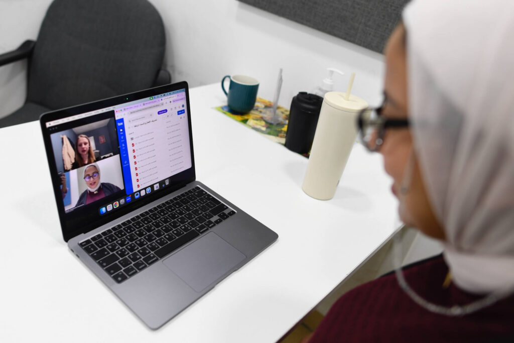 Arabic student studying Arabic online